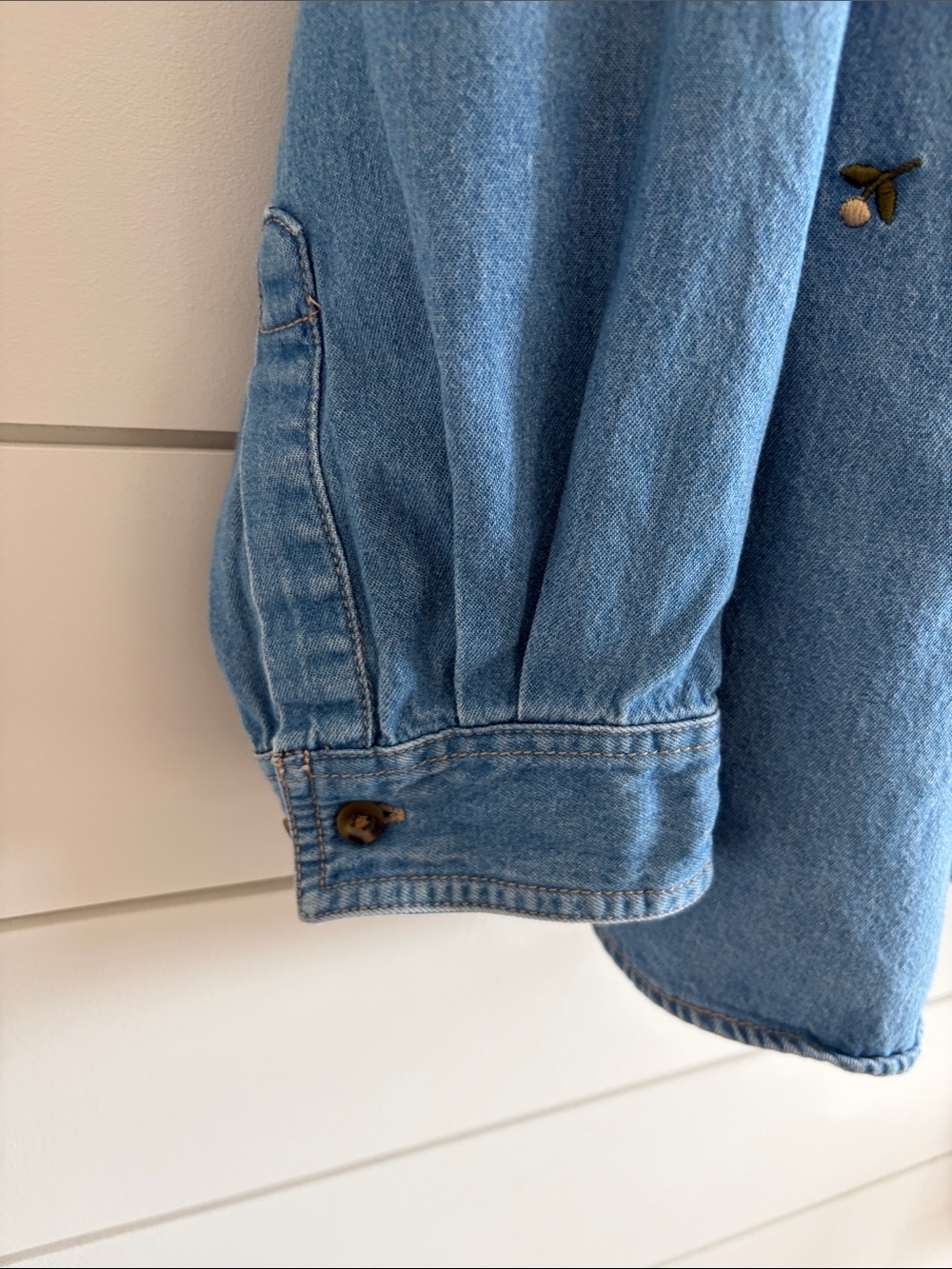Vintage Light Blue Denim Button-Up Shirt/Shacket with Floral Embroidery Size 1X - Picture 4 of 5